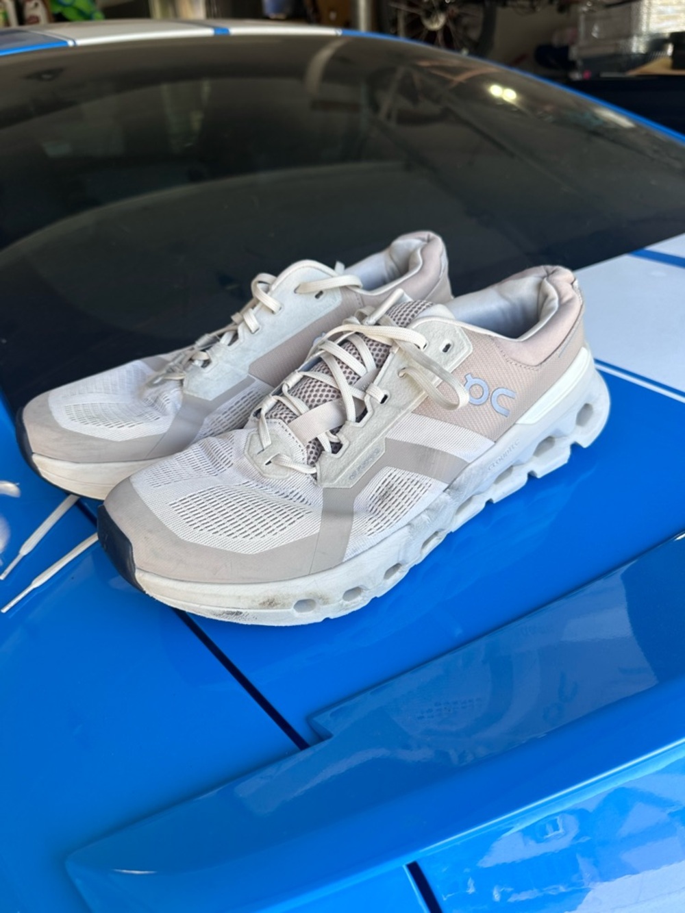 On clouds cloudrunner 2 Sneakers in Light Gray and White